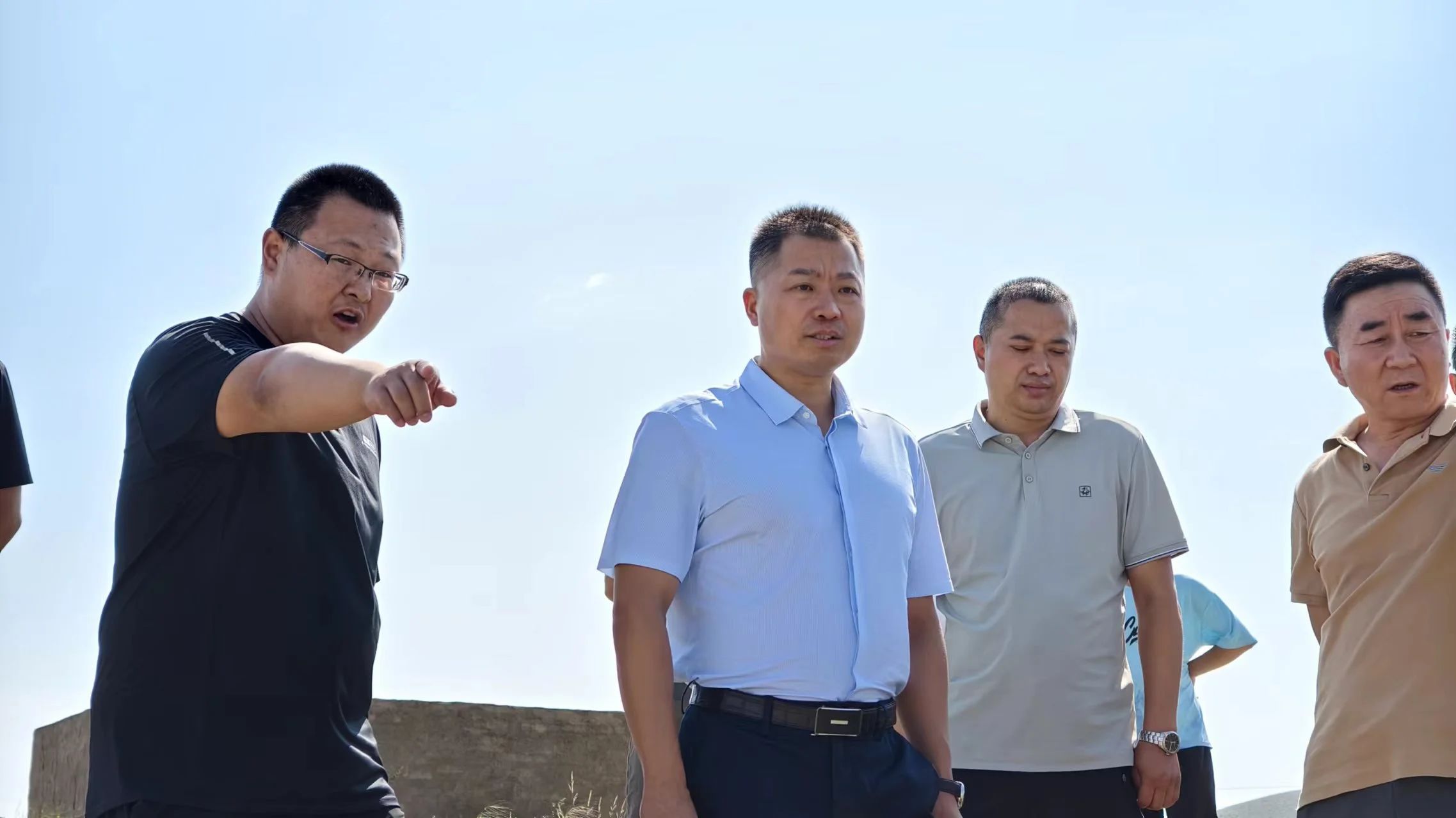 潘素华调研吉木萨尔县二工河区域初生煤田火区灭火工程进展情况