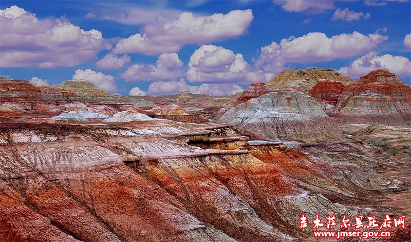 吉木萨尔县五彩湾火烧山