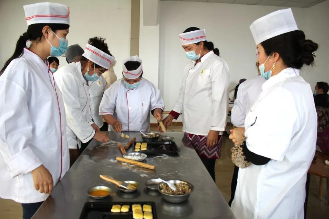 吉木萨尔县二工镇举办中式面点制作技能专题培训班