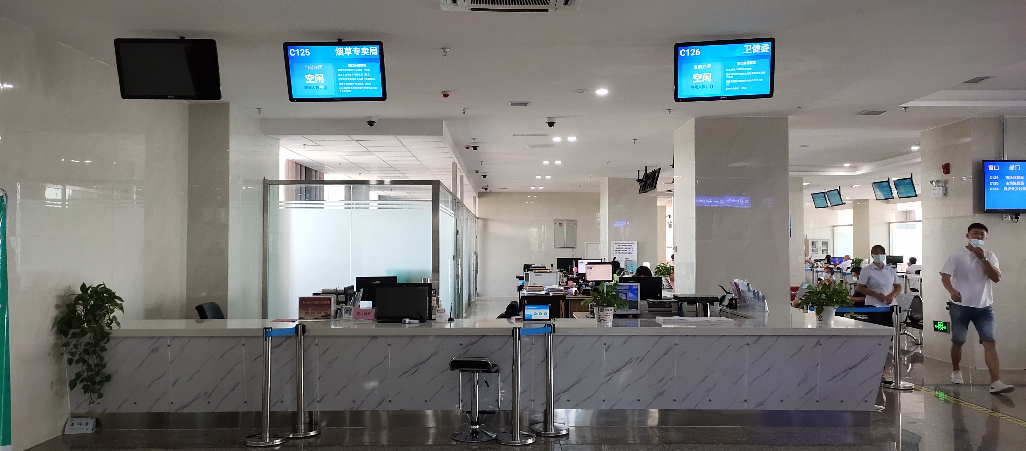 吉木萨尔县政务服务中心一楼东北卫健委烟草专卖局服务窗口