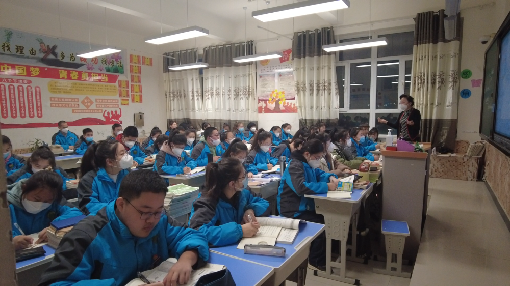 吉木萨尔县第一中学高三年级开学啦