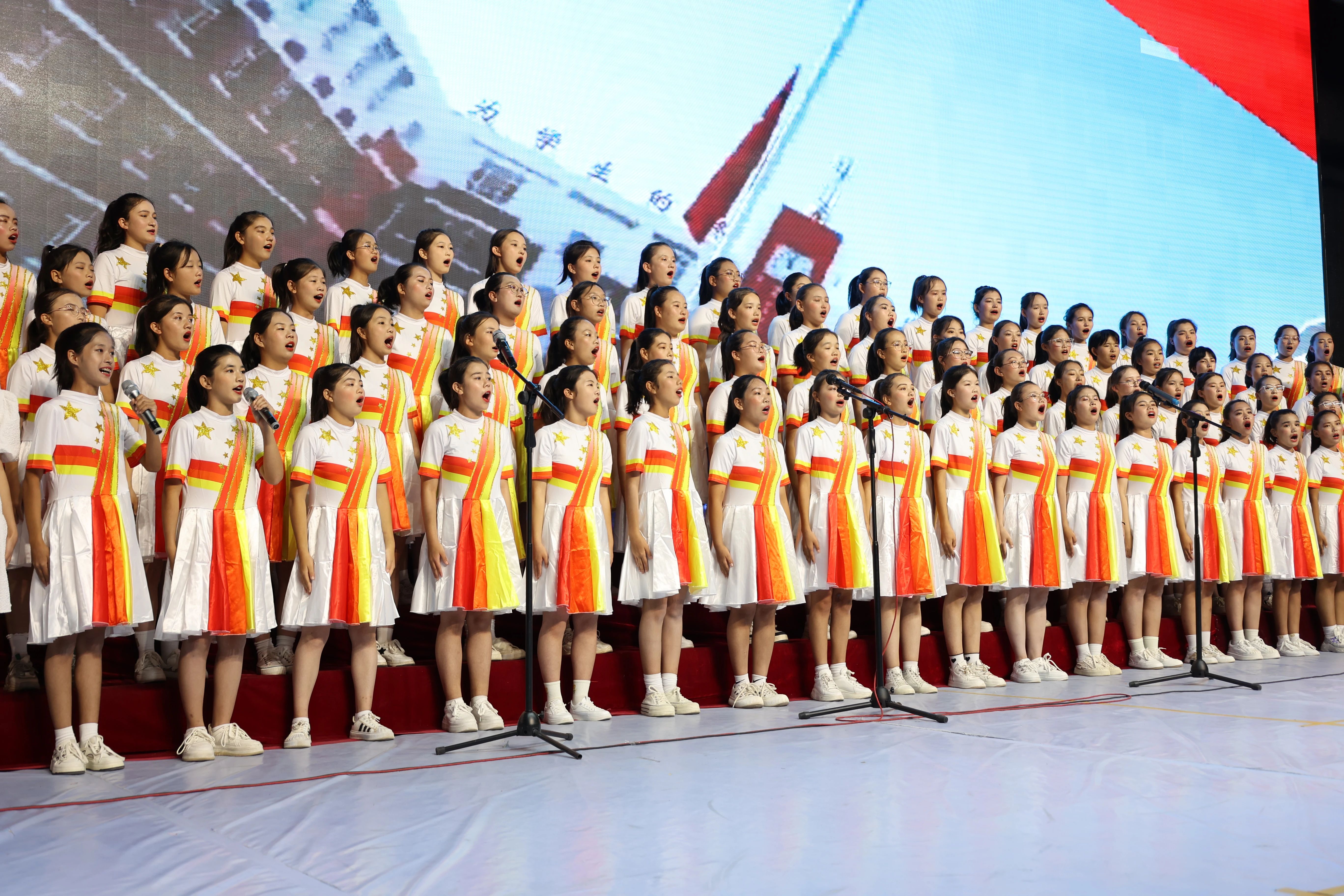 吉木萨尔县庆国庆唱响主旋律奋进新征程中小学生合唱比赛精彩上演